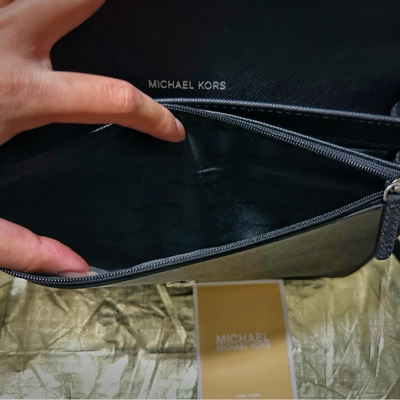 Vintage Y2K Michael Kors Black Leather Crossbody purse ❌80% OFF SALE❌ - Picture 9 of 14